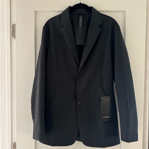 NWT LuluLemon Black Men’s Venture Blazer, Size Medium (Sold Out Online) - Picture 3 of 10